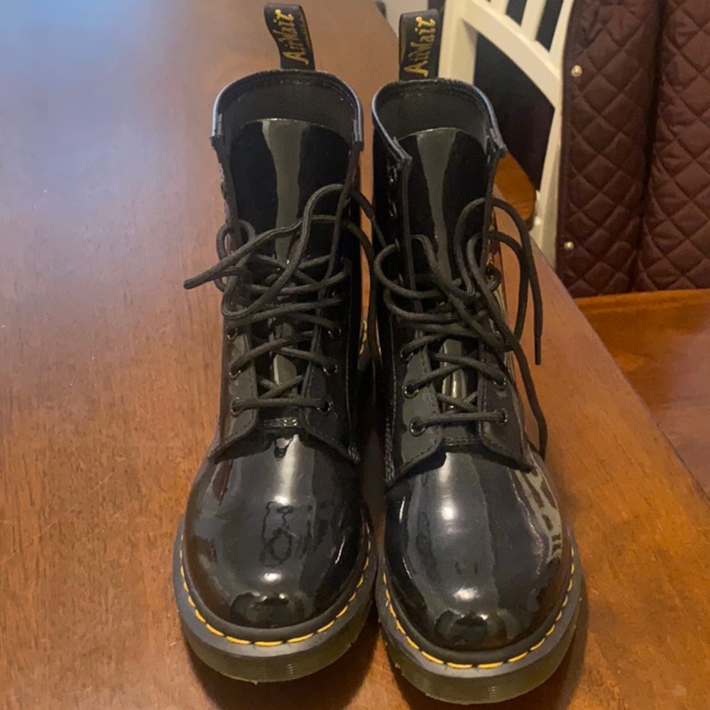 Size 9 shiny patent doc martens HARDLY WORN